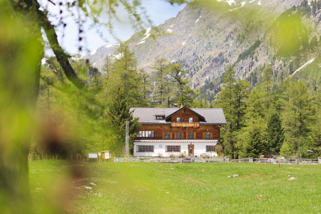 Gasthaus Spinas Bever Exterior foto